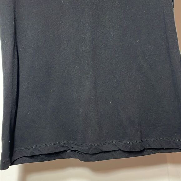 Woman’s Graphic tee - Picture 3 of 7